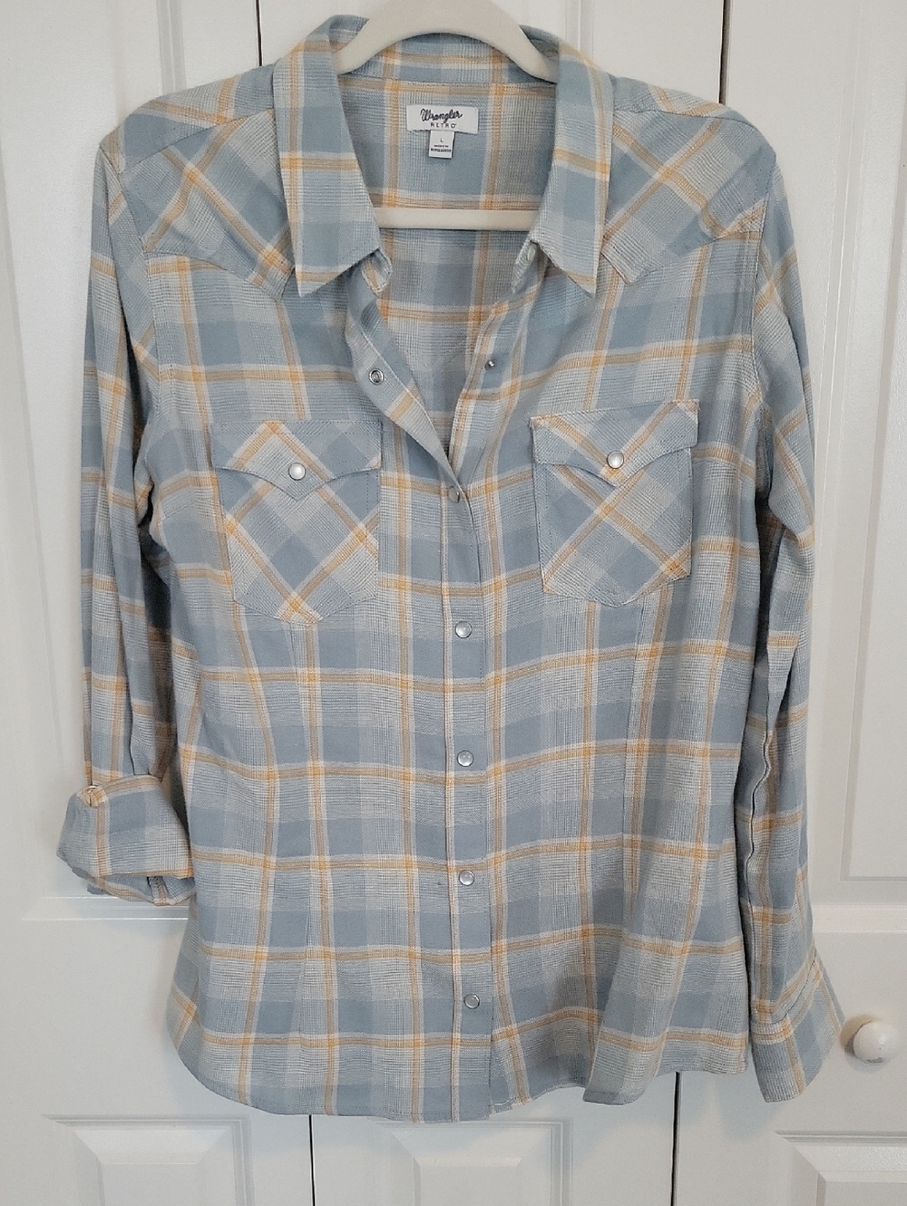 Wrangler Retro Light Blue and Beige Plaid Western Snap Shirt